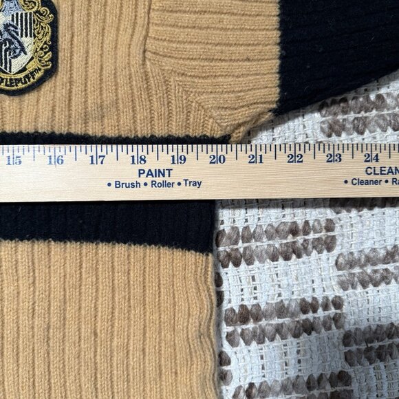 Harry Potter Hufflepuff Quidditch Wool Sweater Womens XL Patch Wizarding World - Picture 6 of 10